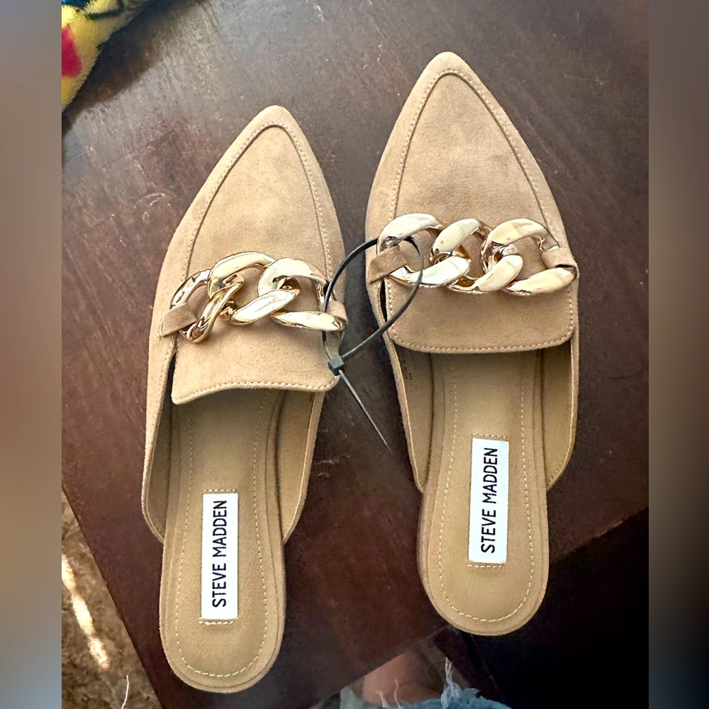 Steve Madden Tan Flats with Gold Chain
